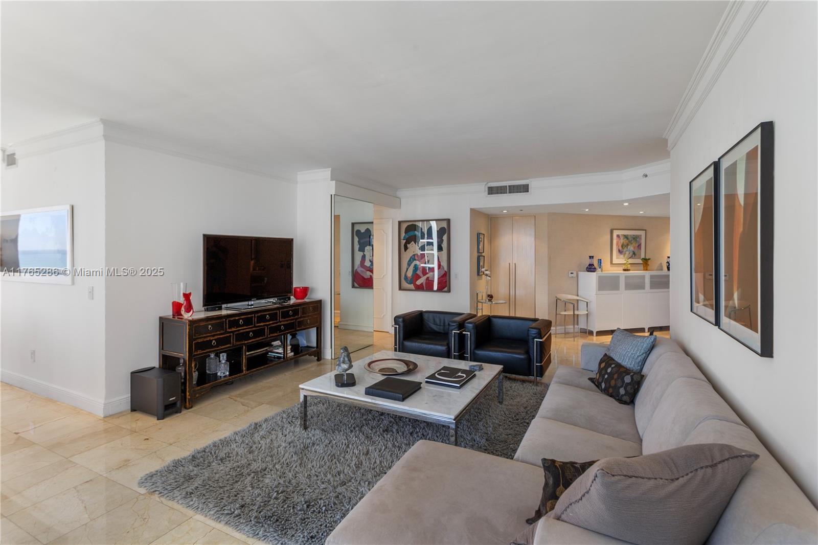 4775 Collins Ave # 2101