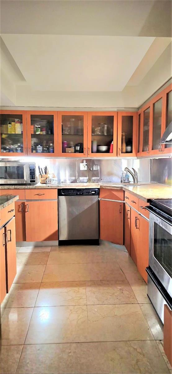 6039 Collins Ave # 504