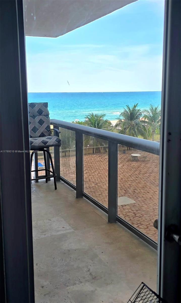 6039 Collins Ave # 504