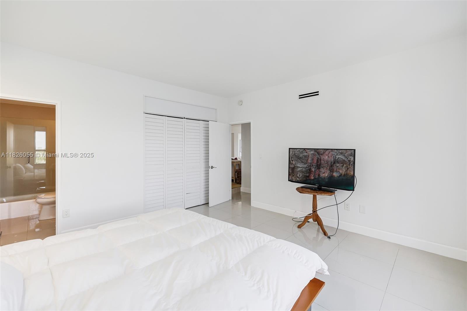 9102 W Bay Harbor Dr # D Unit: 5-D