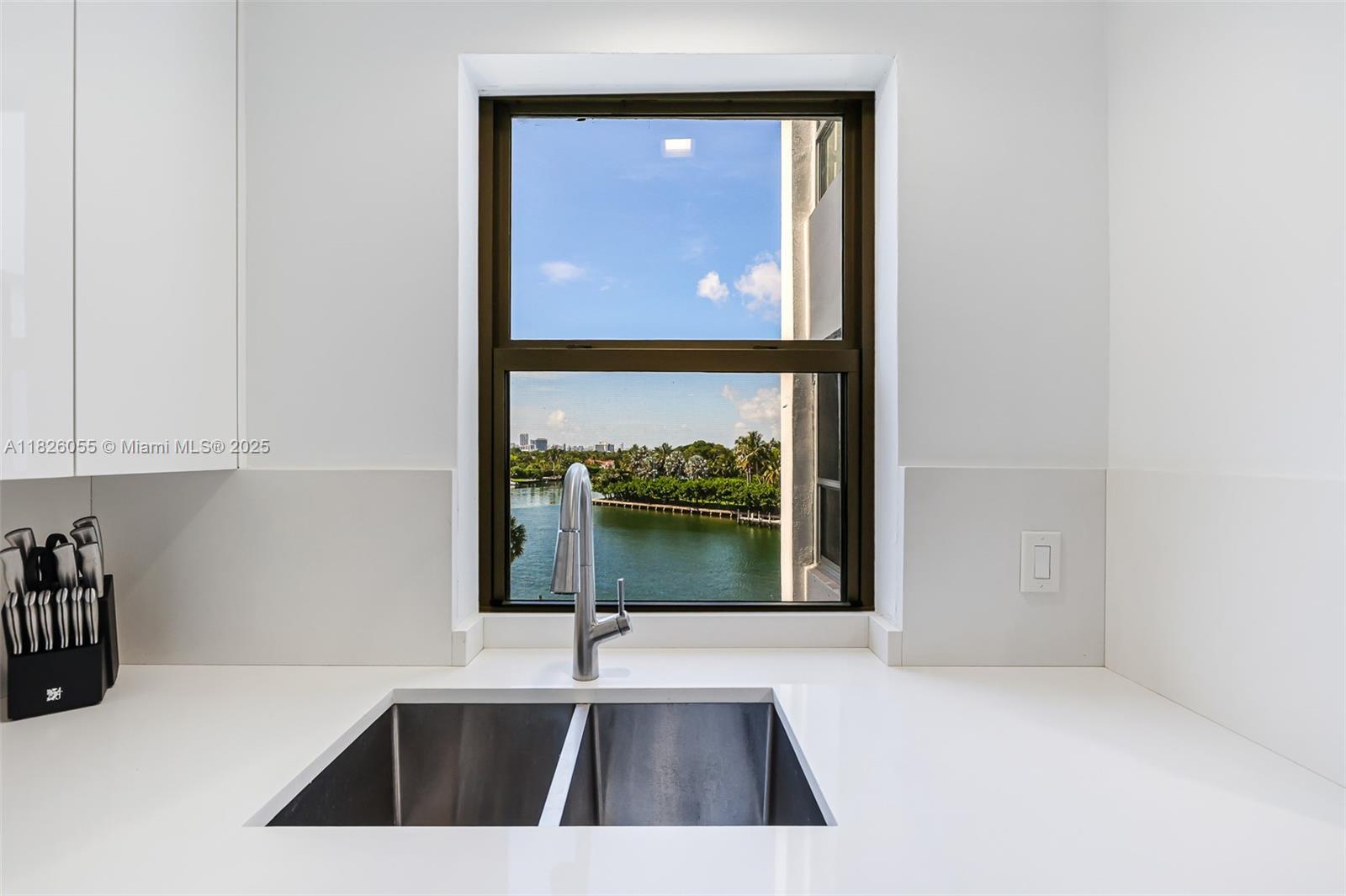 9102 W Bay Harbor Dr # D Unit: 5-D
