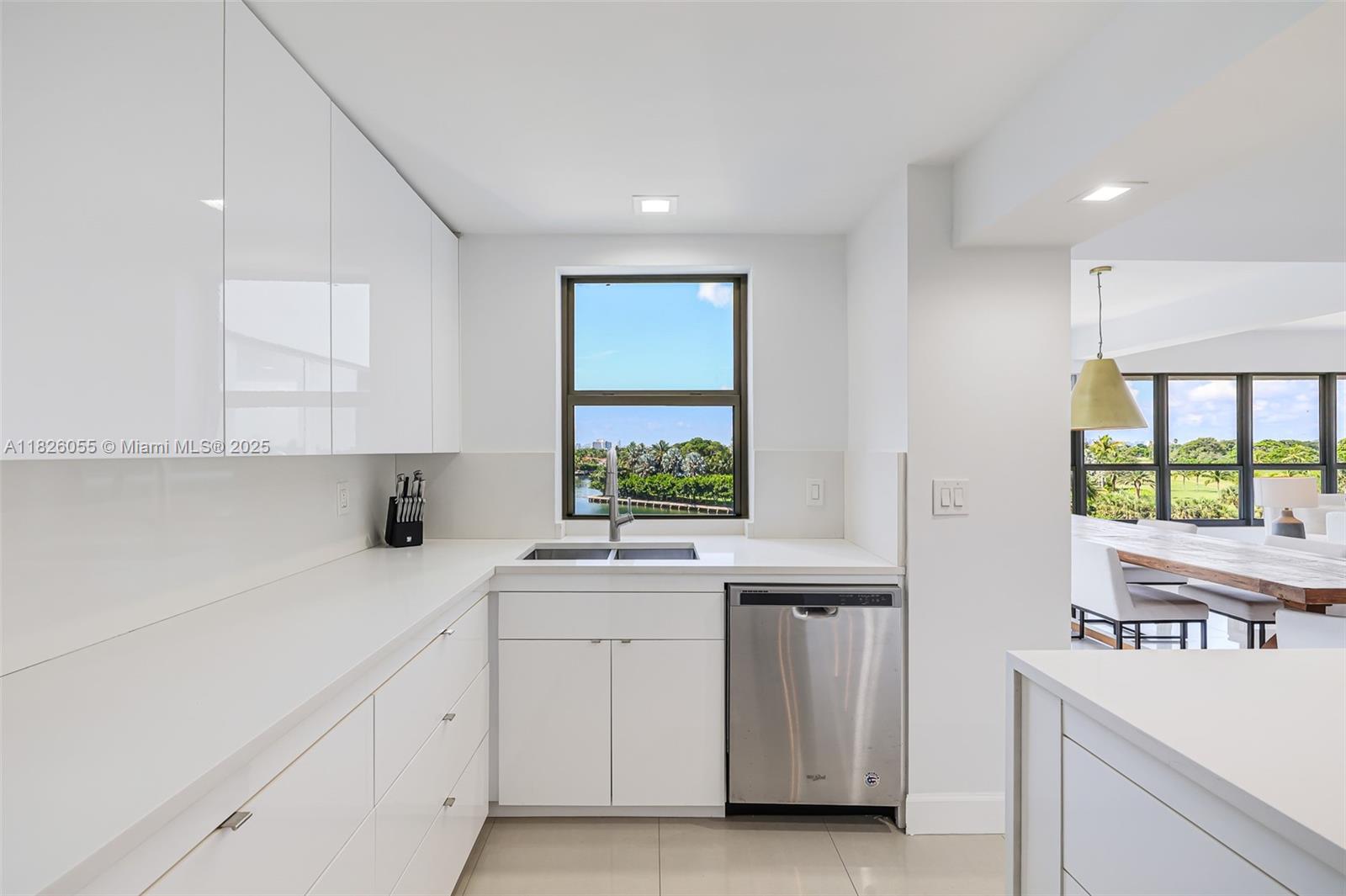 9102 W Bay Harbor Dr # D Unit: 5-D
