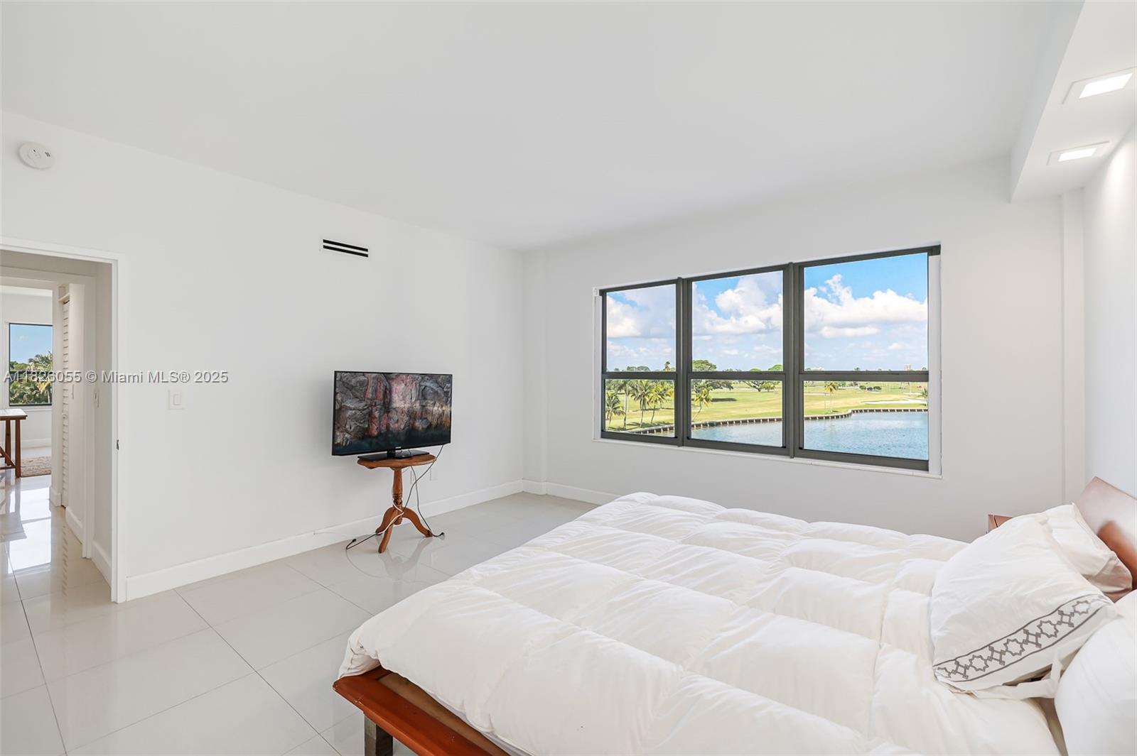9102 W Bay Harbor Dr # D Unit: 5-D