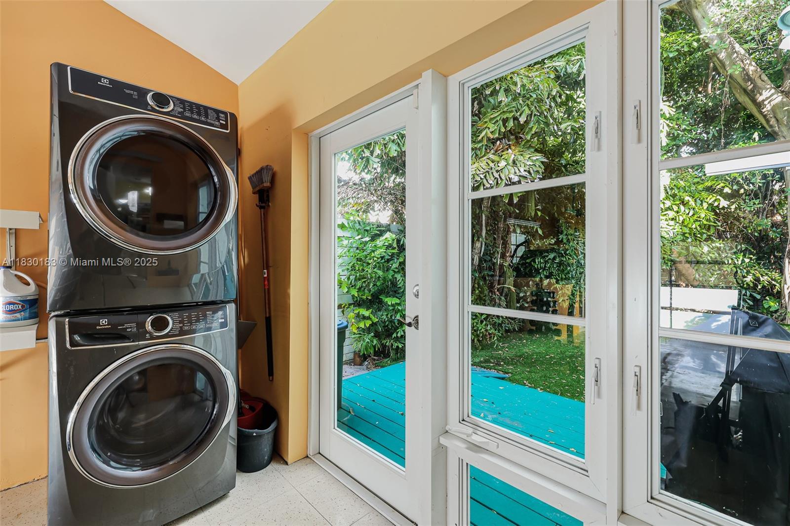 837 Espanola Way