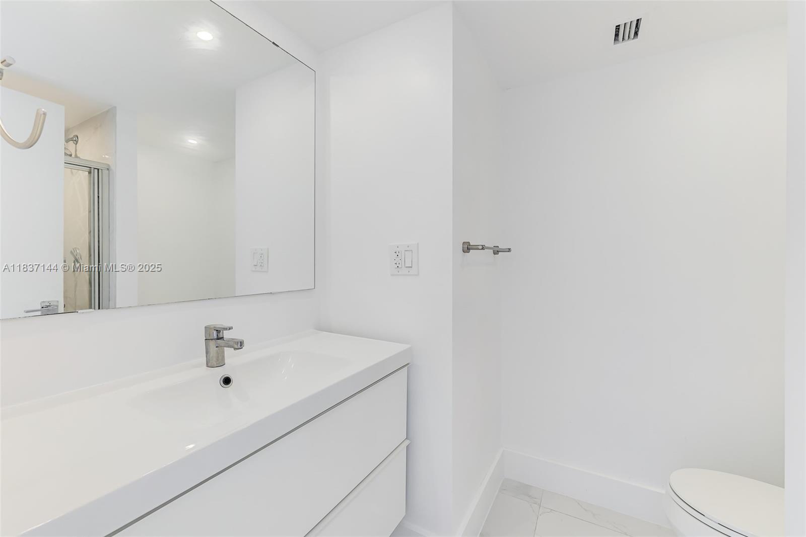 5701 Collins Ave # 1611