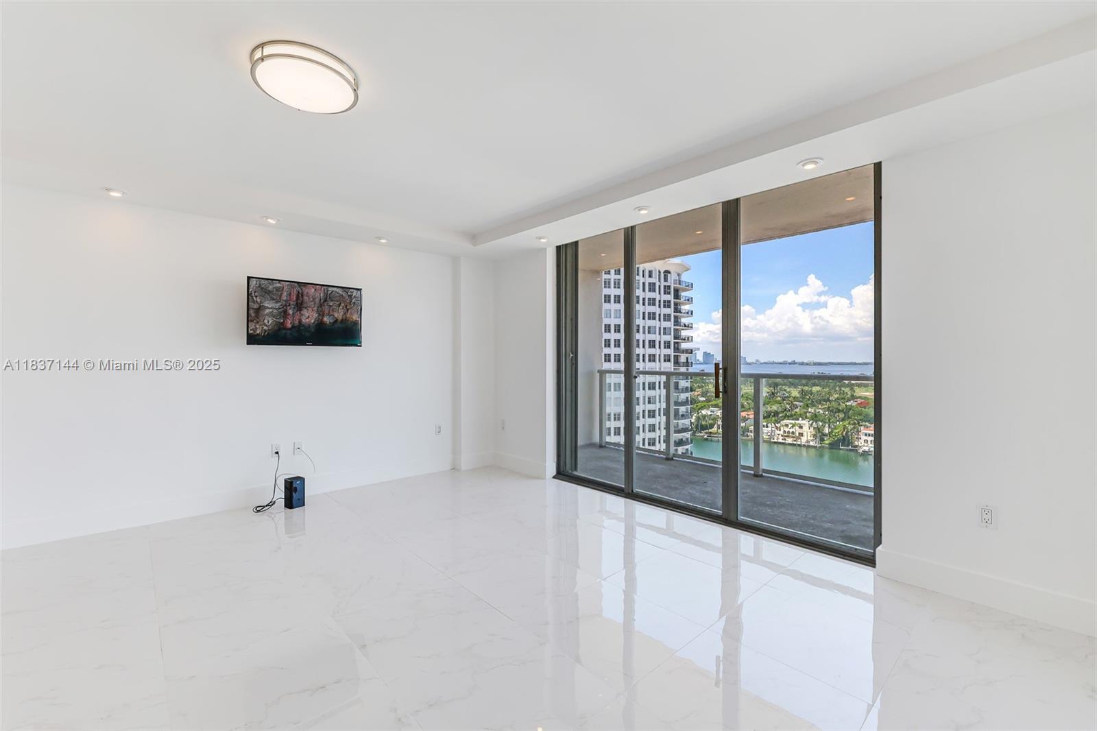 5701 Collins Ave # 1611
