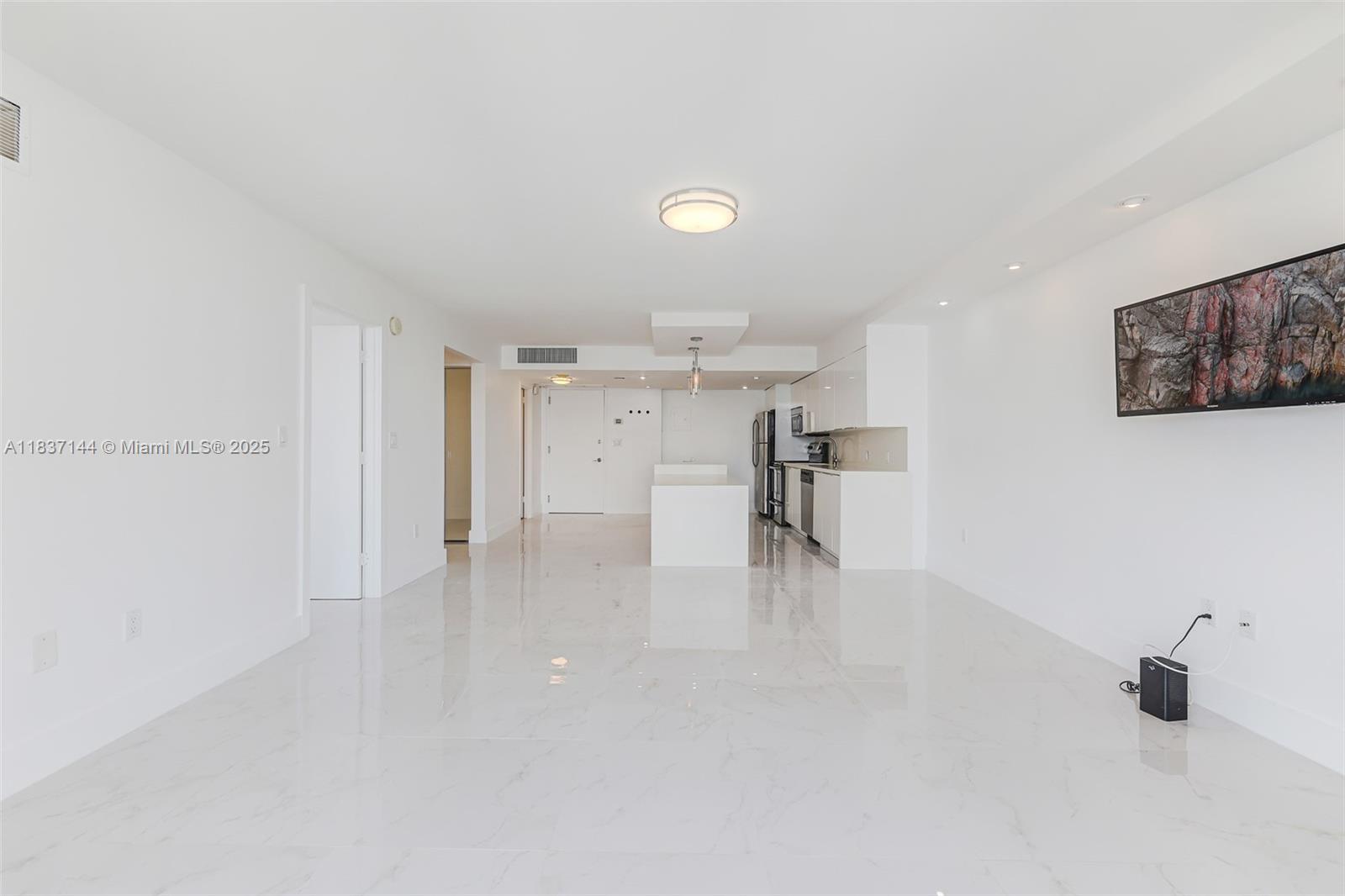 5701 Collins Ave # 1611