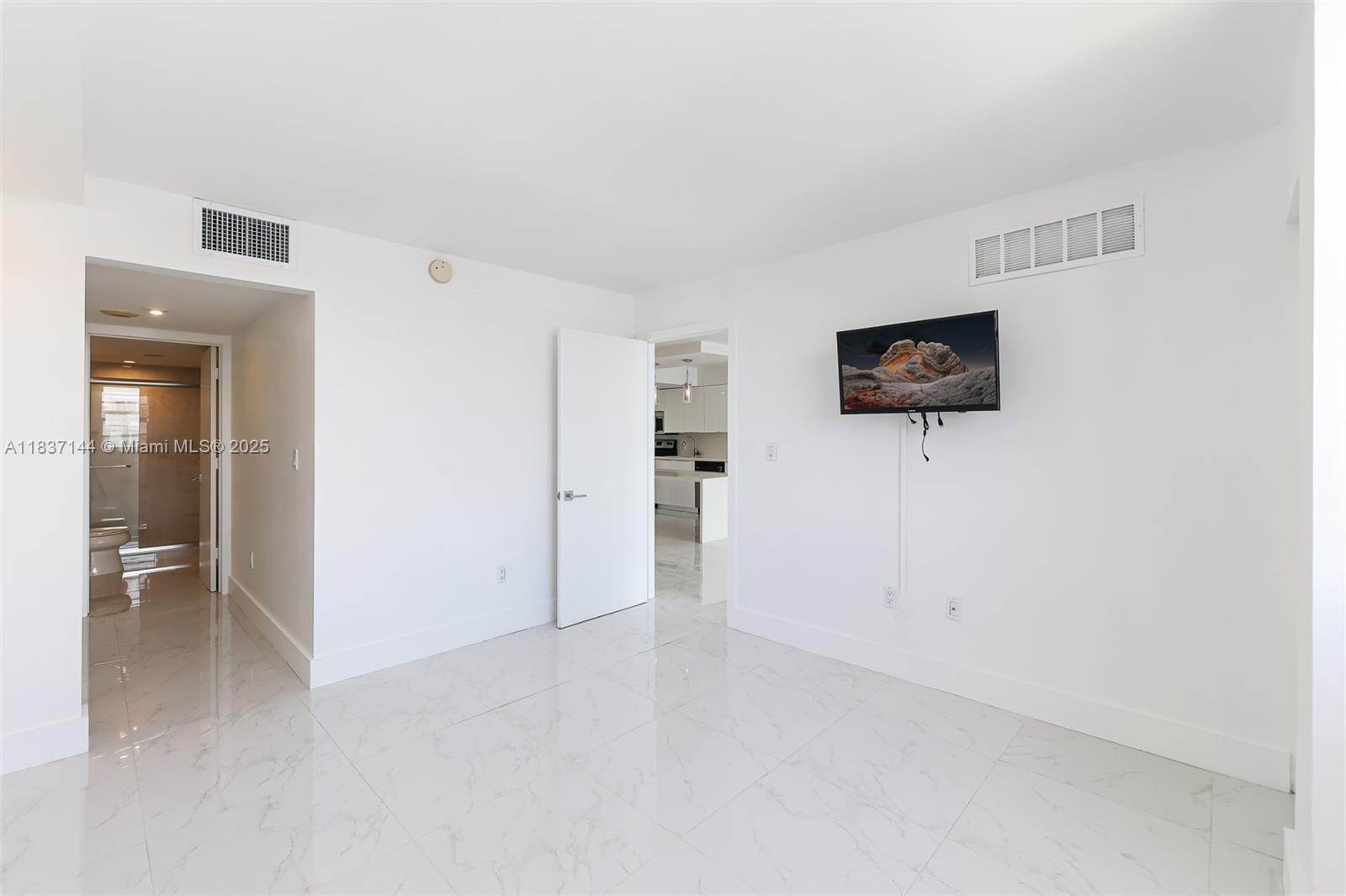 5701 Collins Ave # 1611