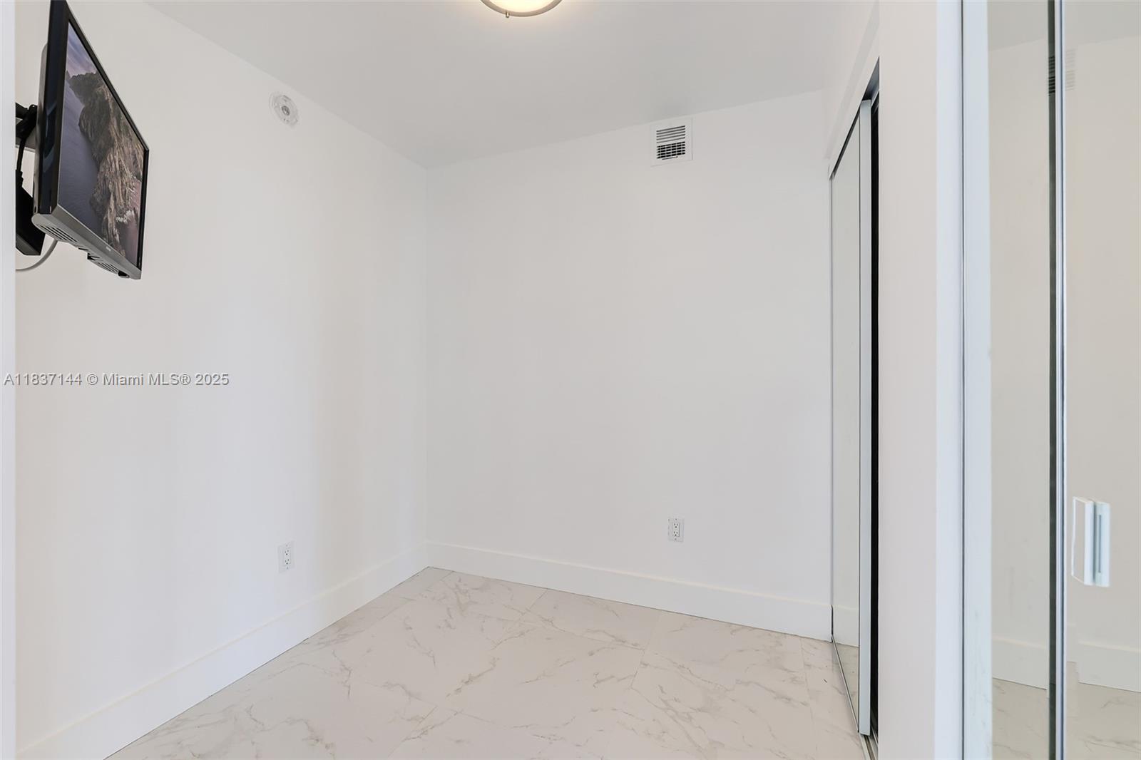 5701 Collins Ave # 1611