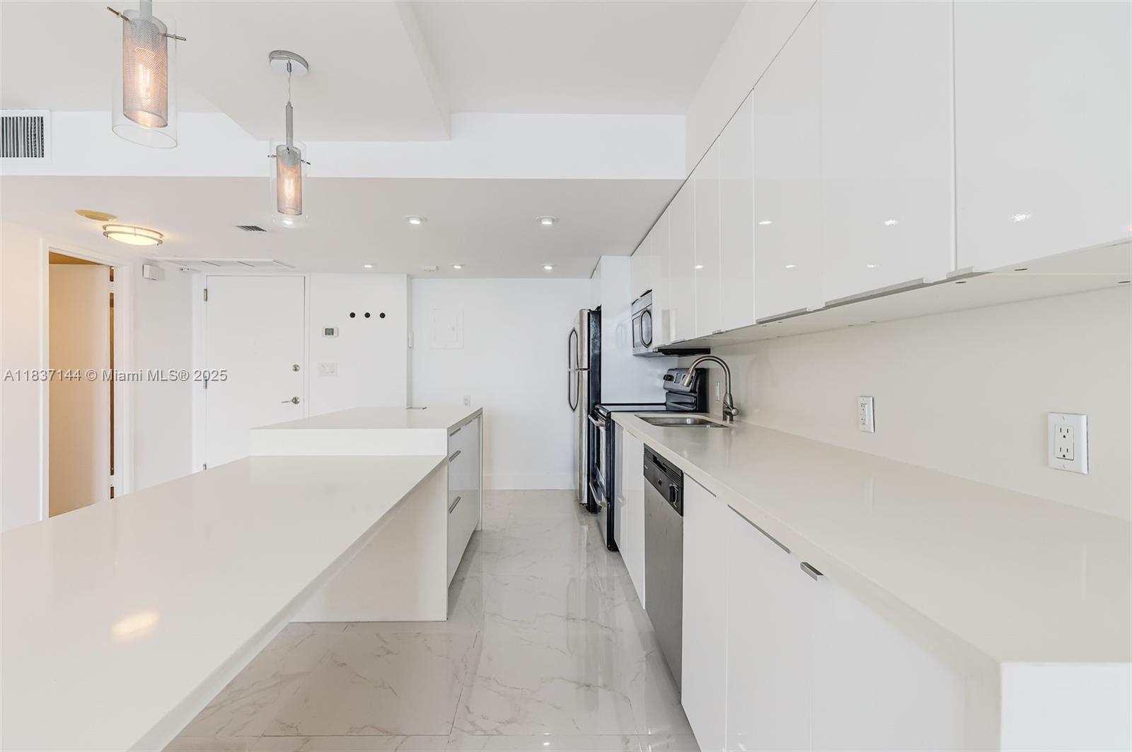 5701 Collins Ave # 1611
