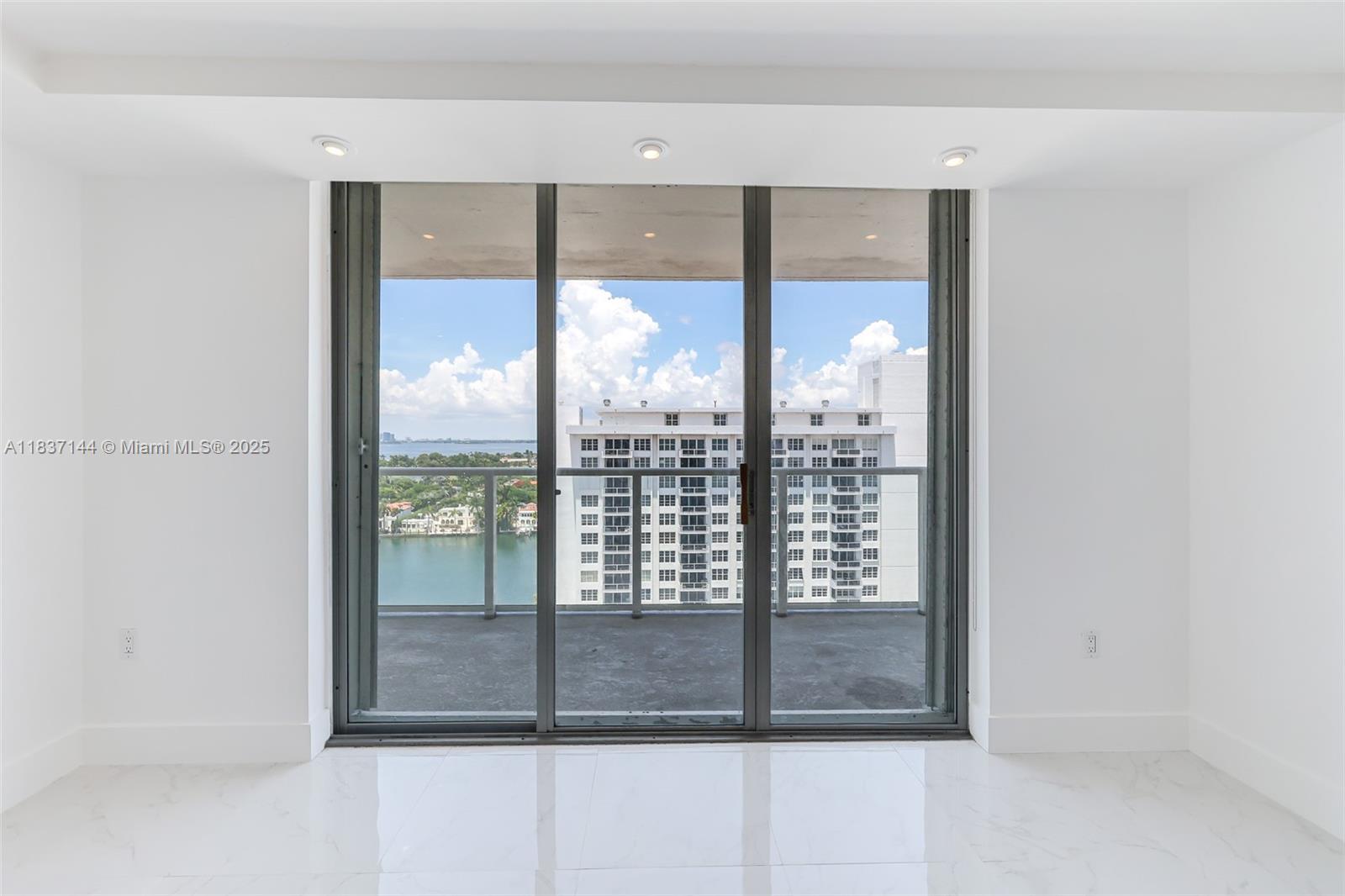 5701 Collins Ave # 1611