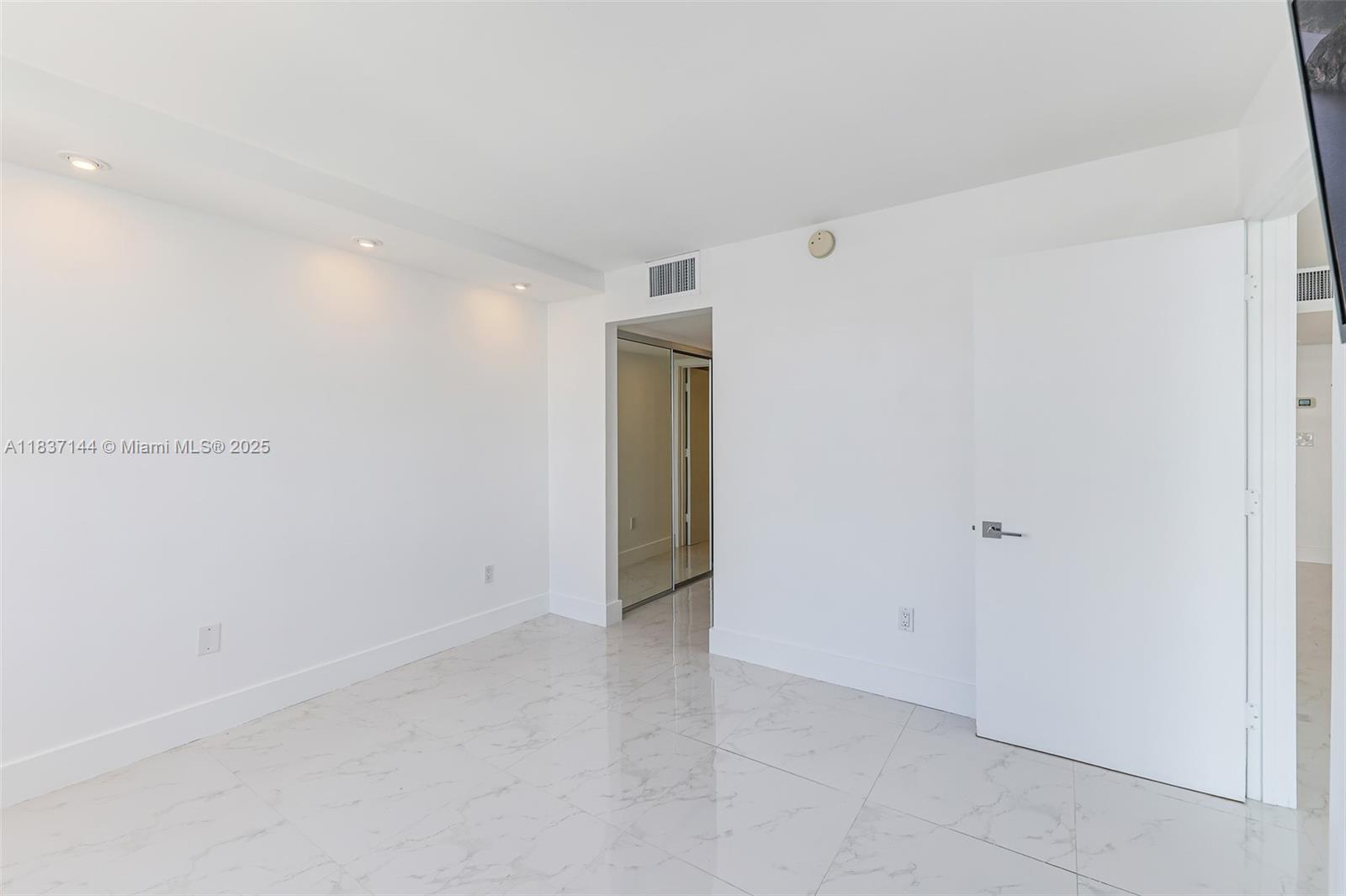 5701 Collins Ave # 1611