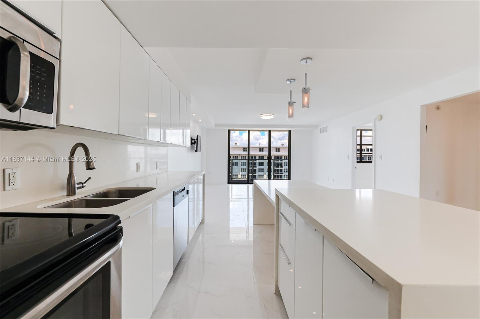 5701 Collins Ave # 1611