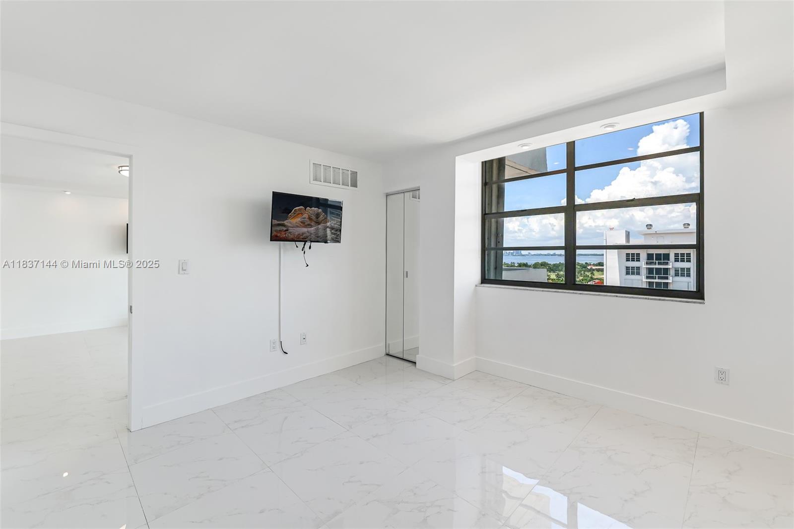 5701 Collins Ave # 1611