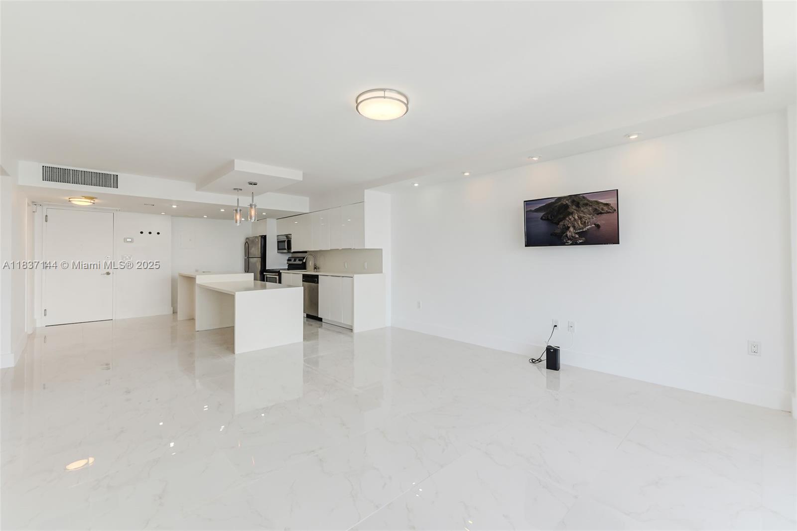 5701 Collins Ave # 1611