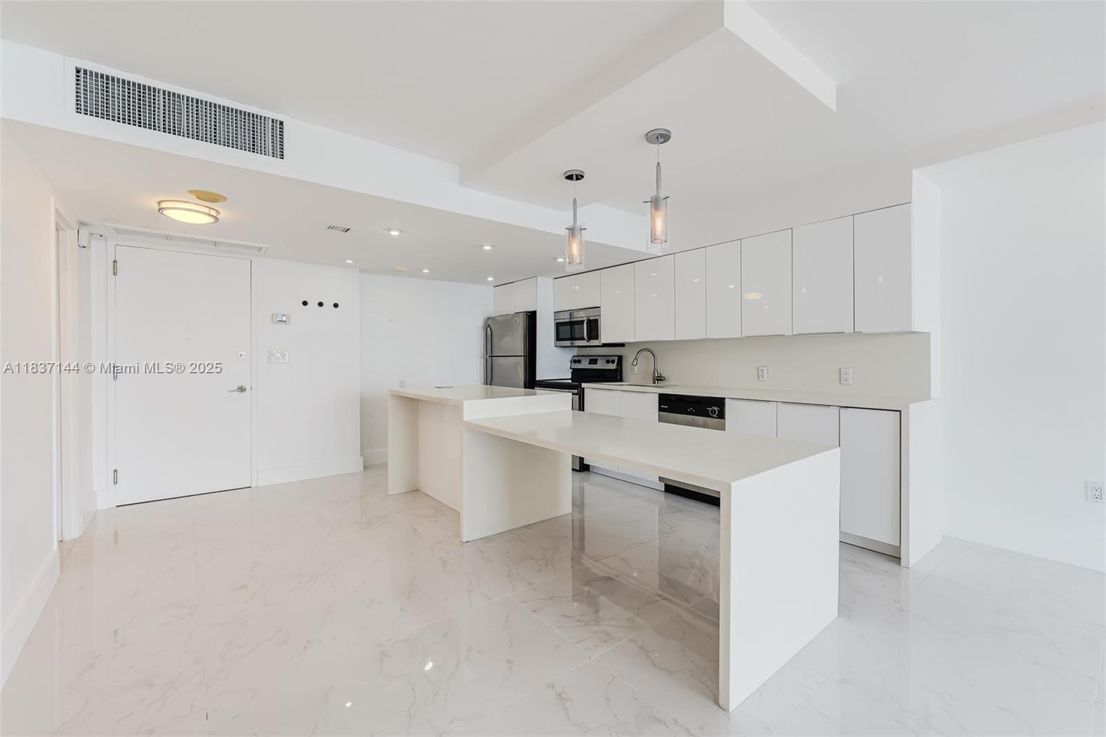 5701 Collins Ave # 1611