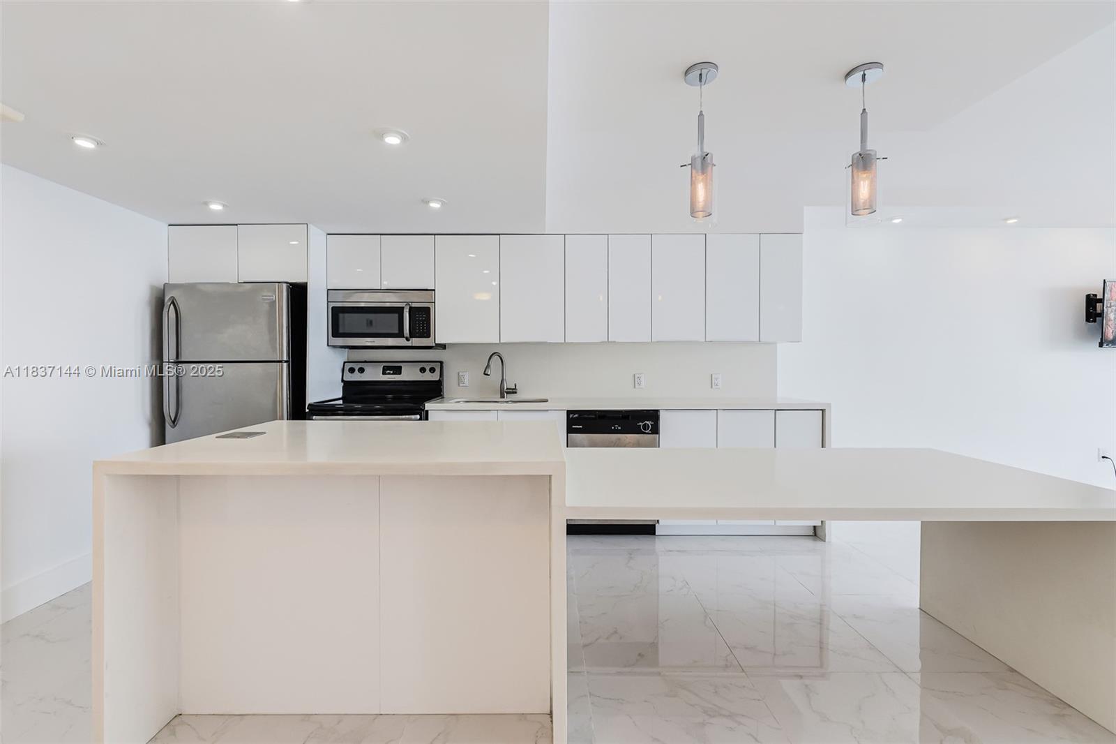 5701 Collins Ave # 1611