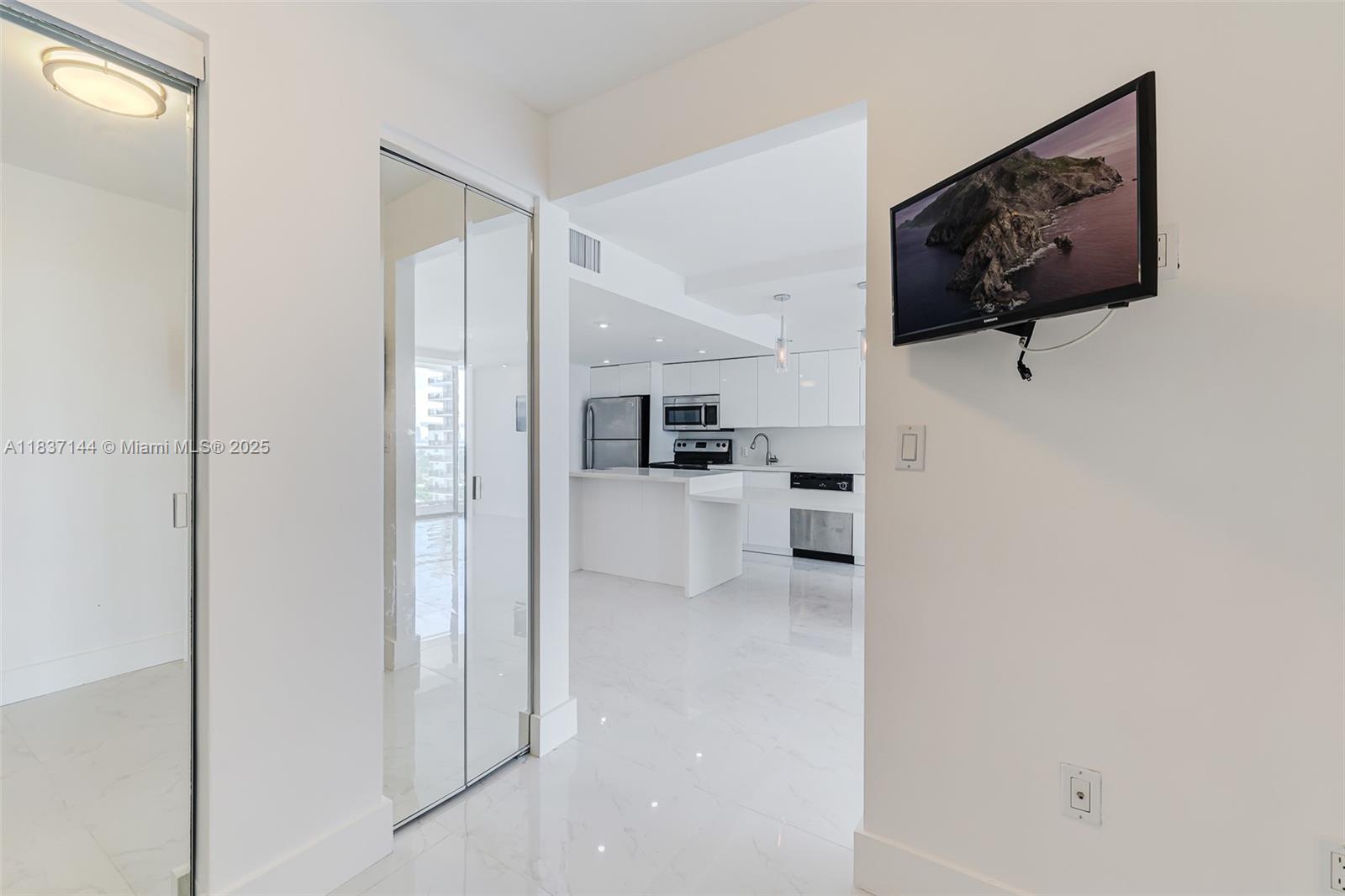 5701 Collins Ave # 1611