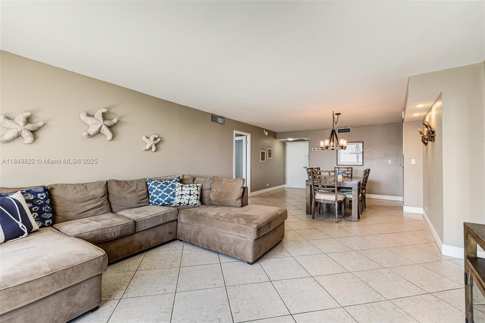 6039 Collins Ave # 936