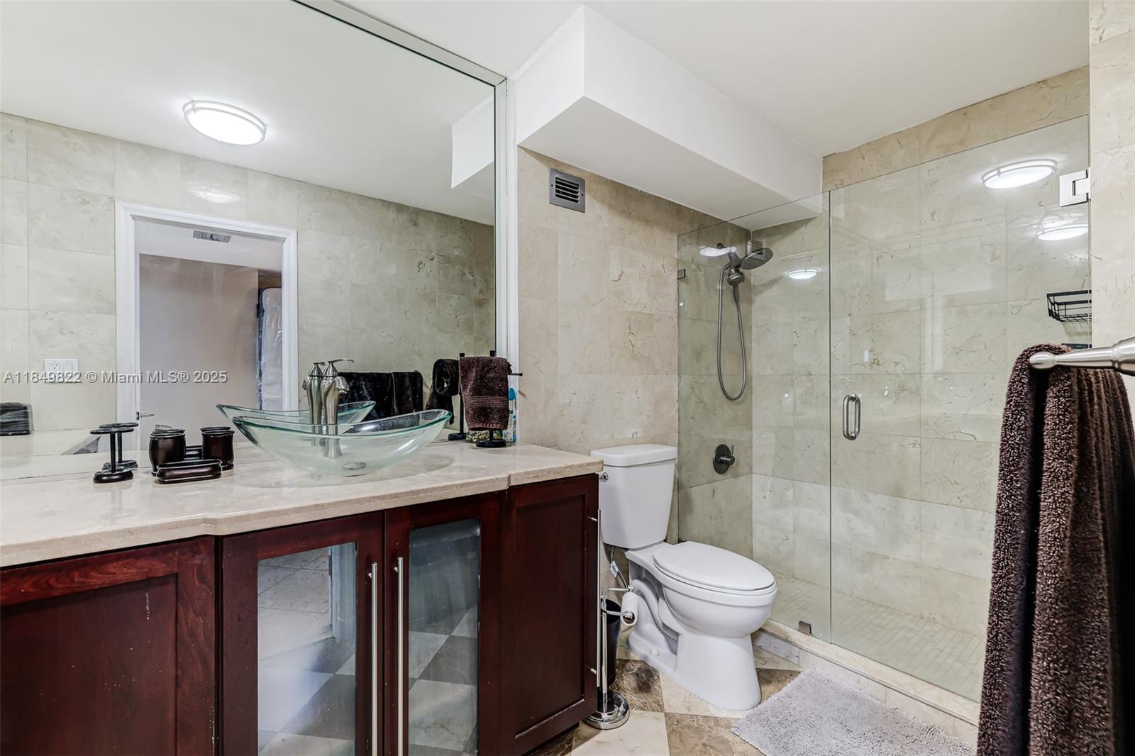 6039 Collins Ave # 936