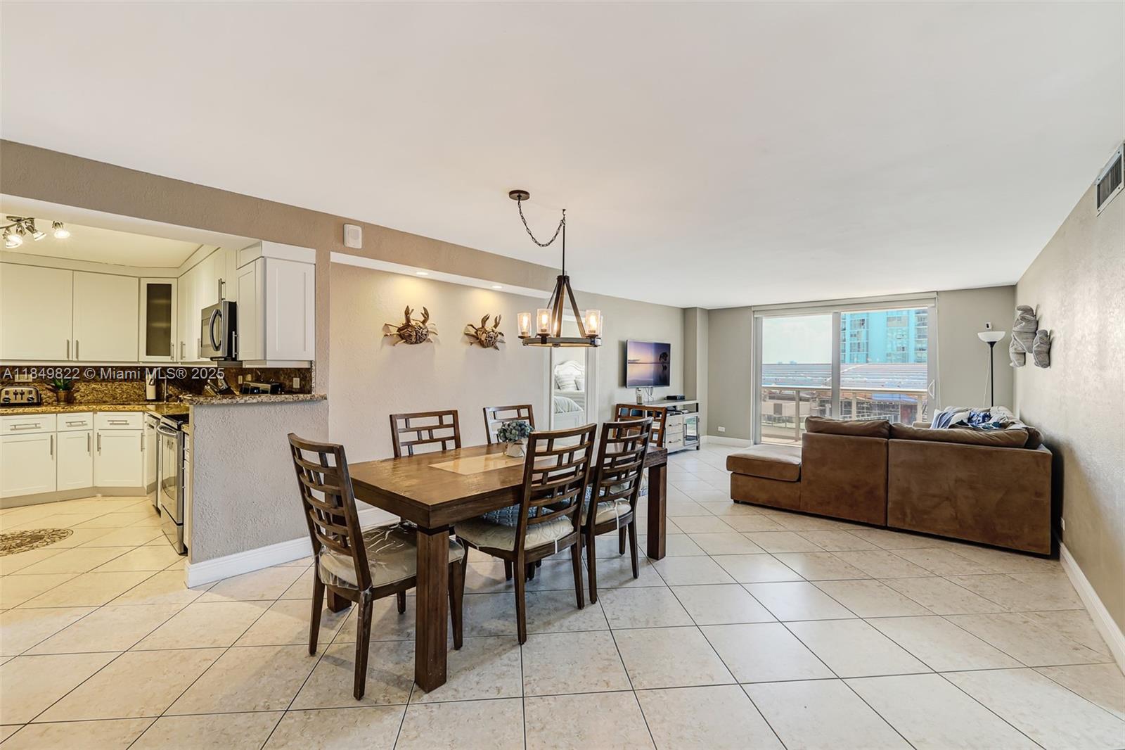 6039 Collins Ave # 936