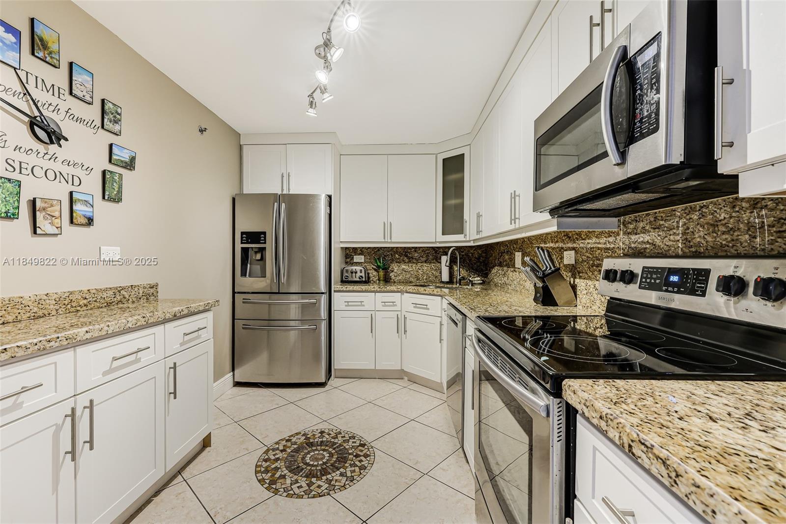 6039 Collins Ave # 936