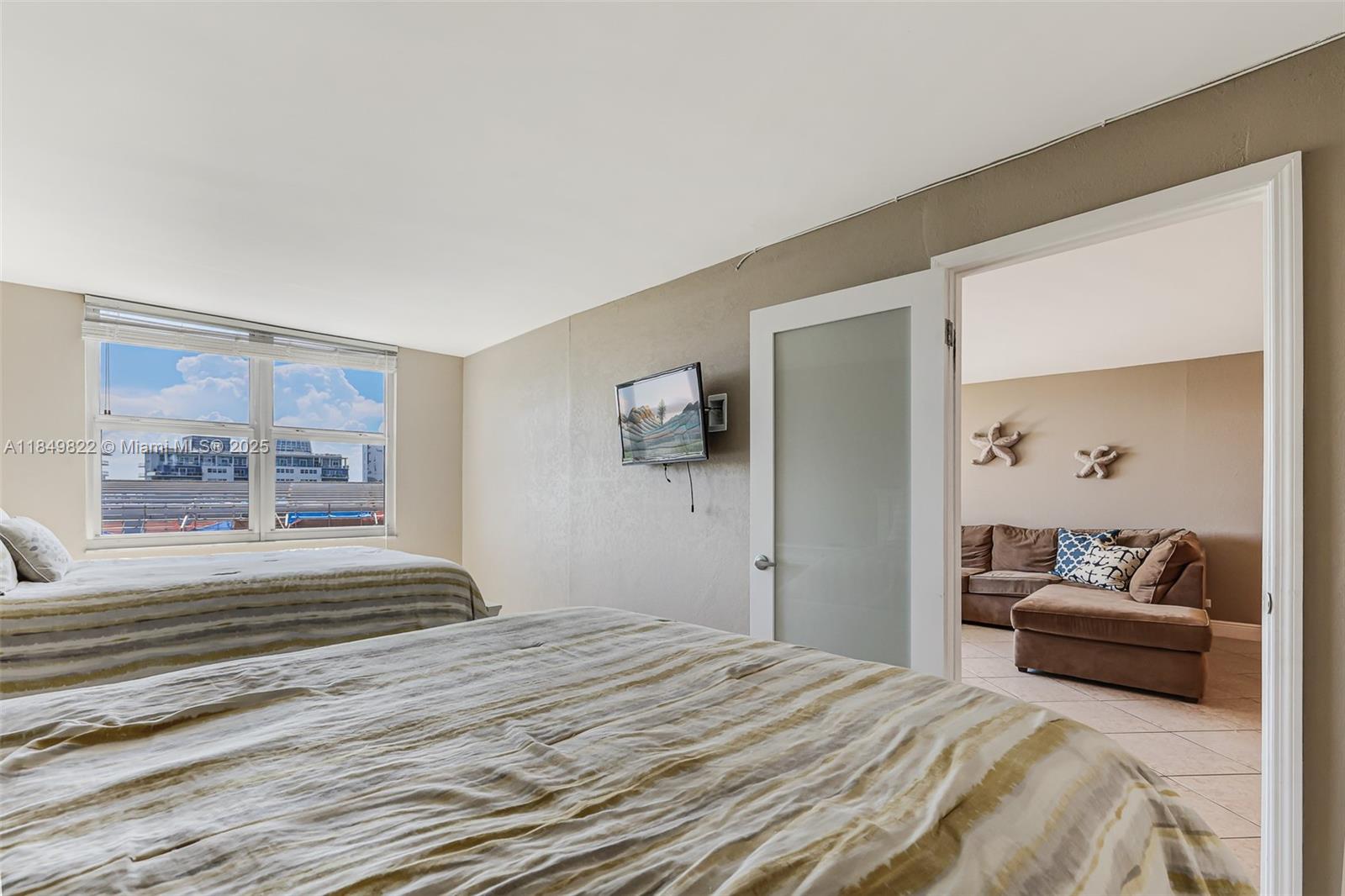 6039 Collins Ave # 936