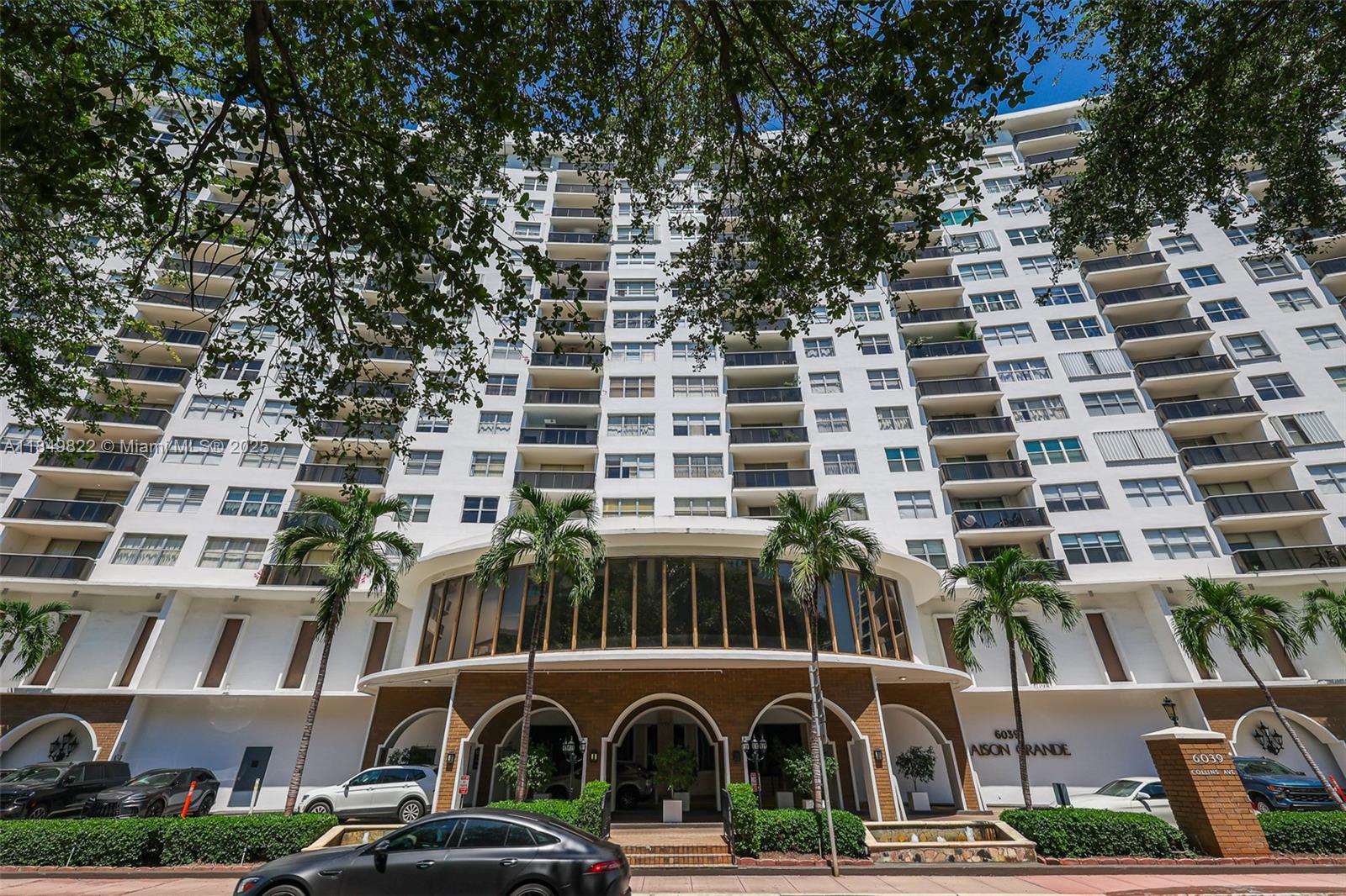 6039 Collins Ave # 936