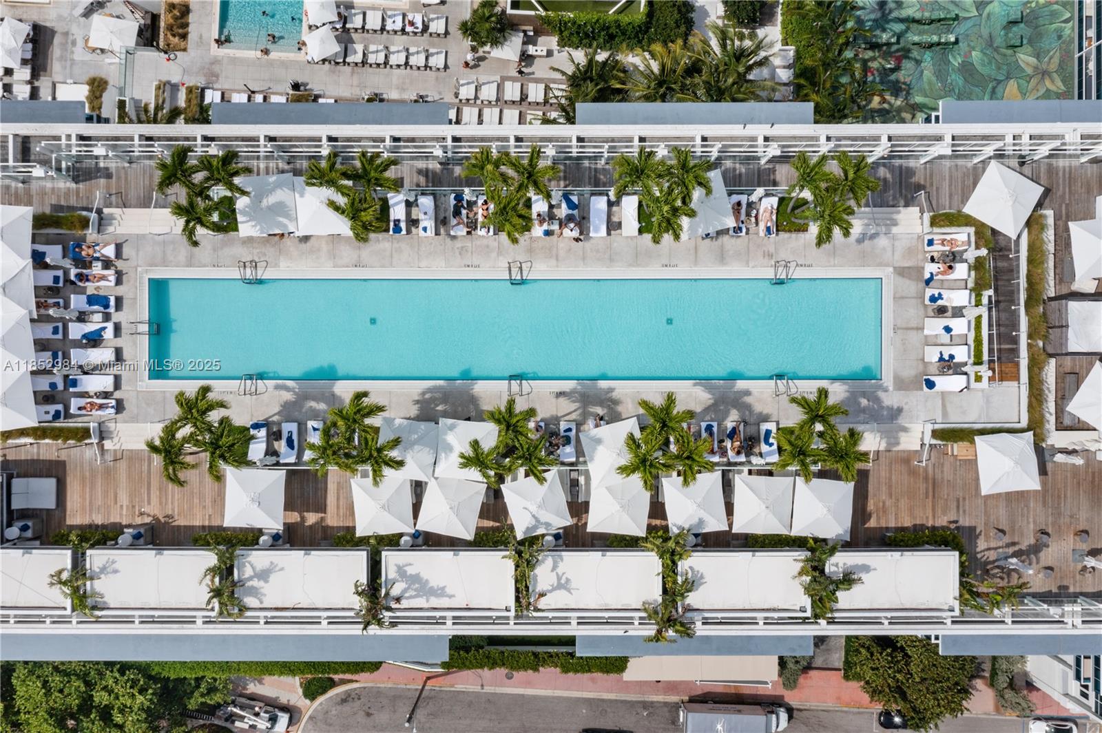 2301 Collins Ave # 523