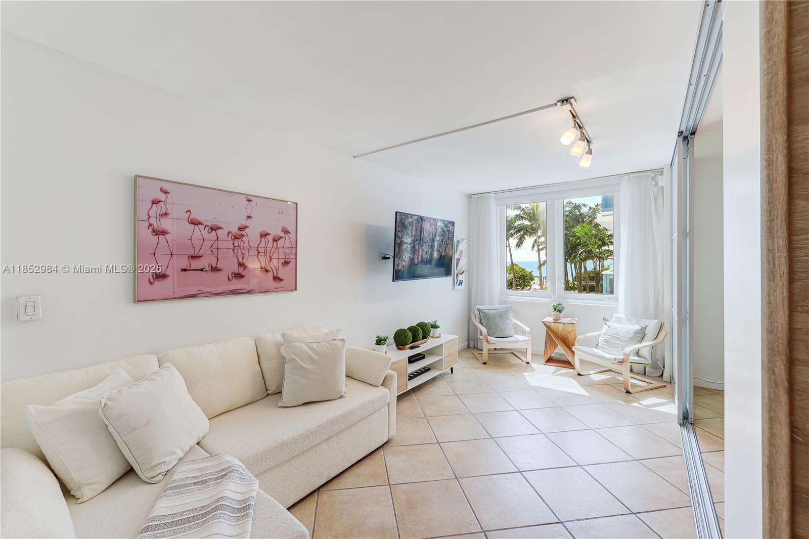 2301 Collins Ave # 523