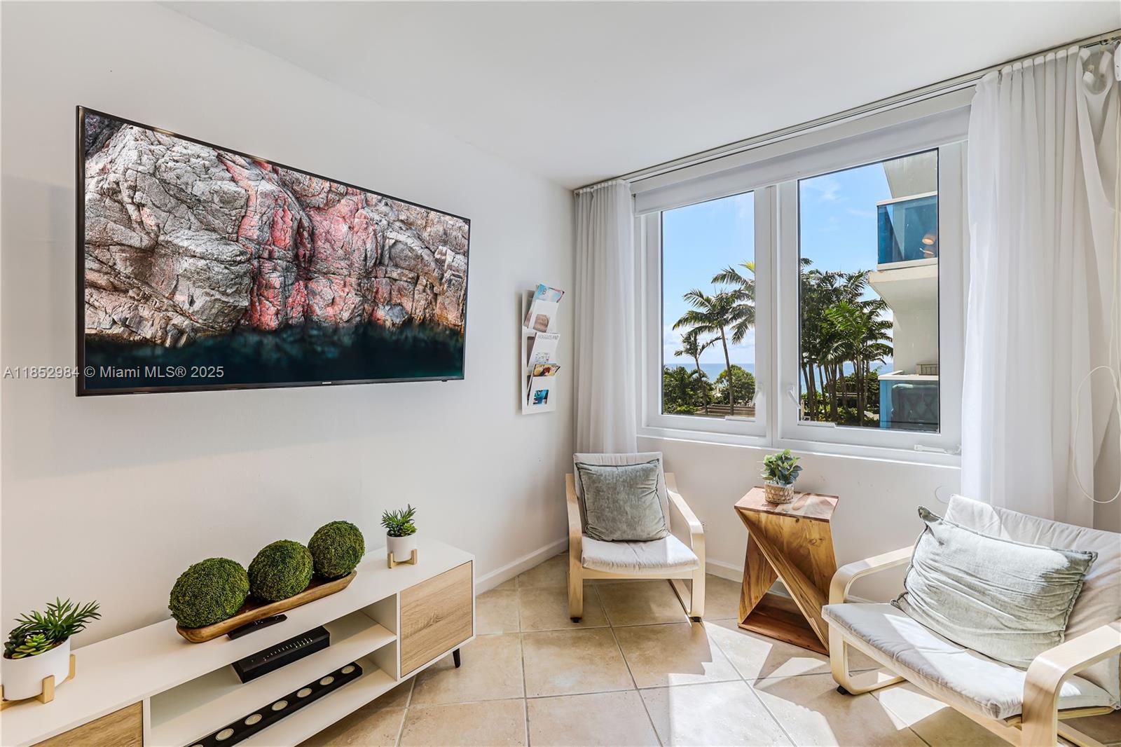 2301 Collins Ave # 523