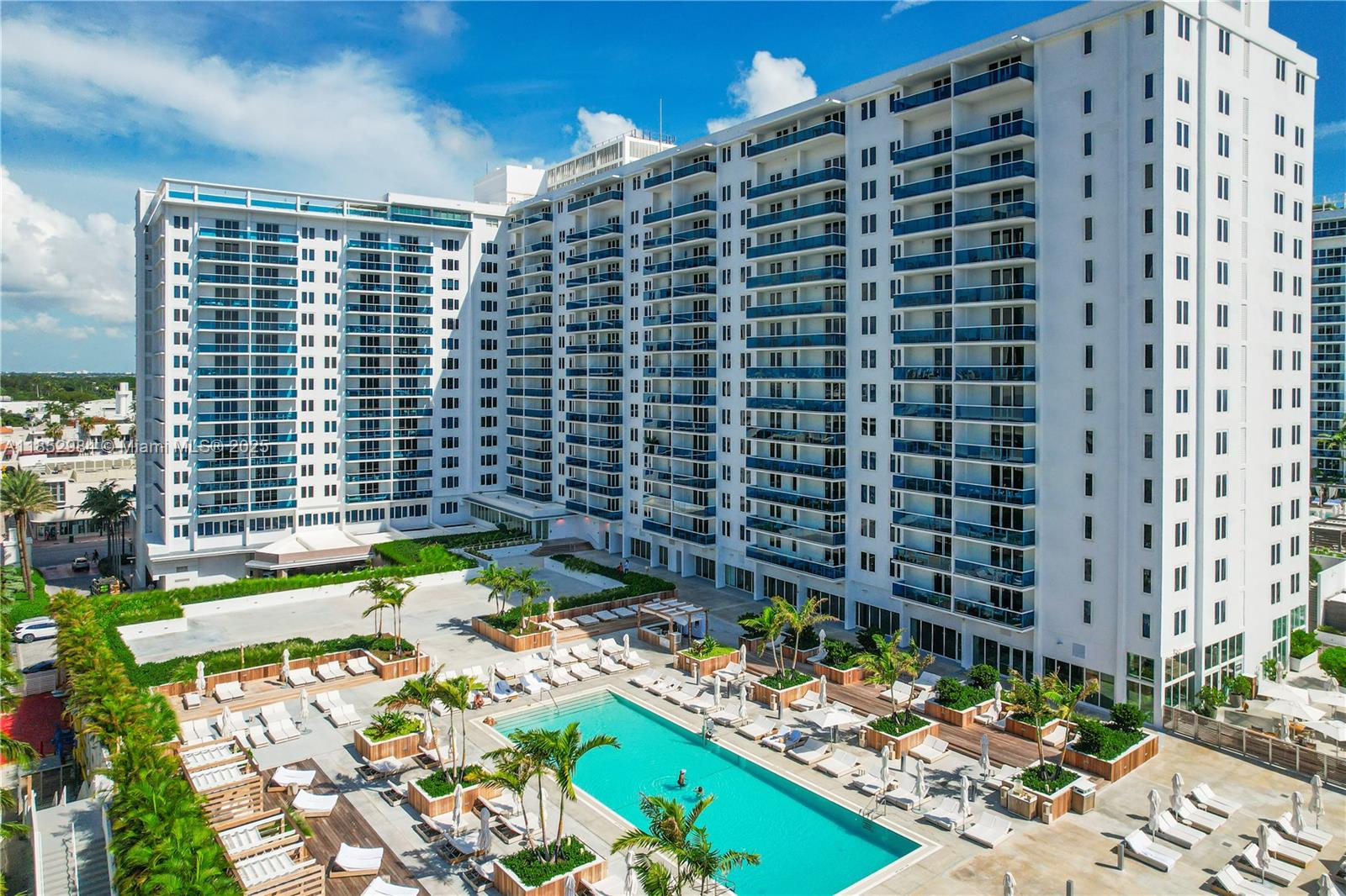 2301 Collins Ave # 523