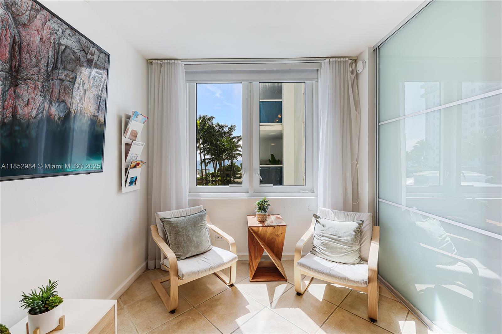 2301 Collins Ave # 523