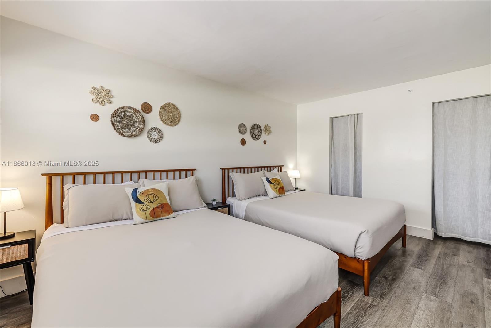 1881 Washington Ave # 4B