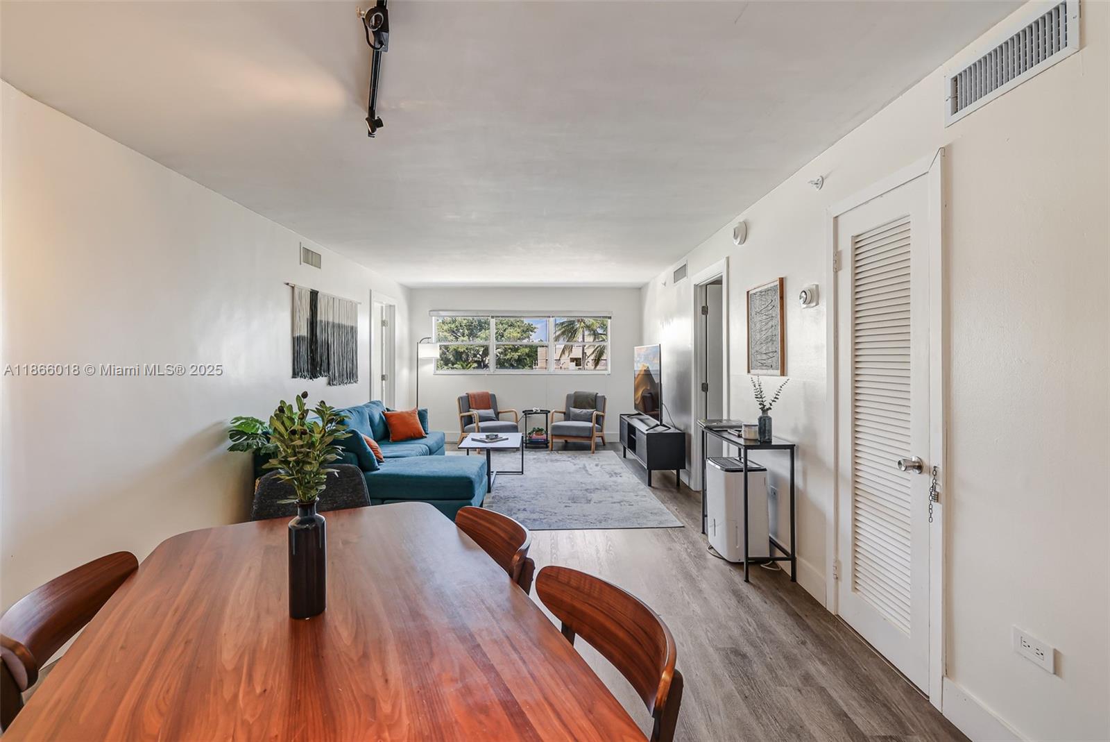 1881 Washington Ave # 4B