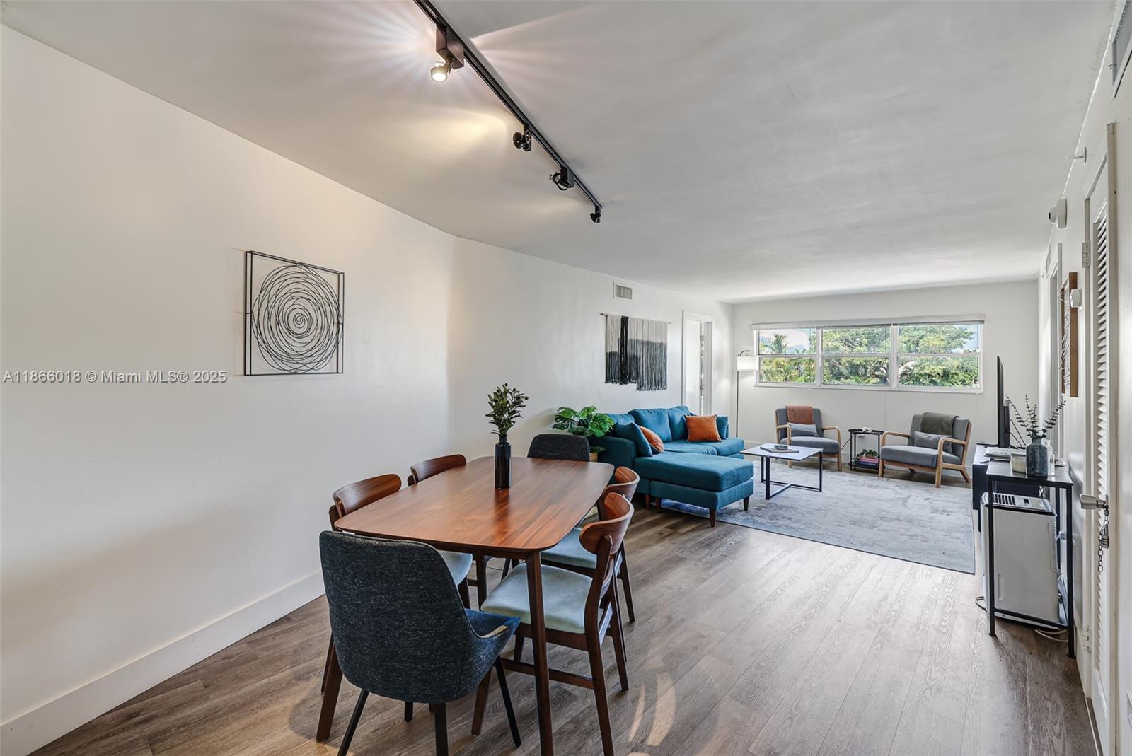 1881 Washington Ave # 4B