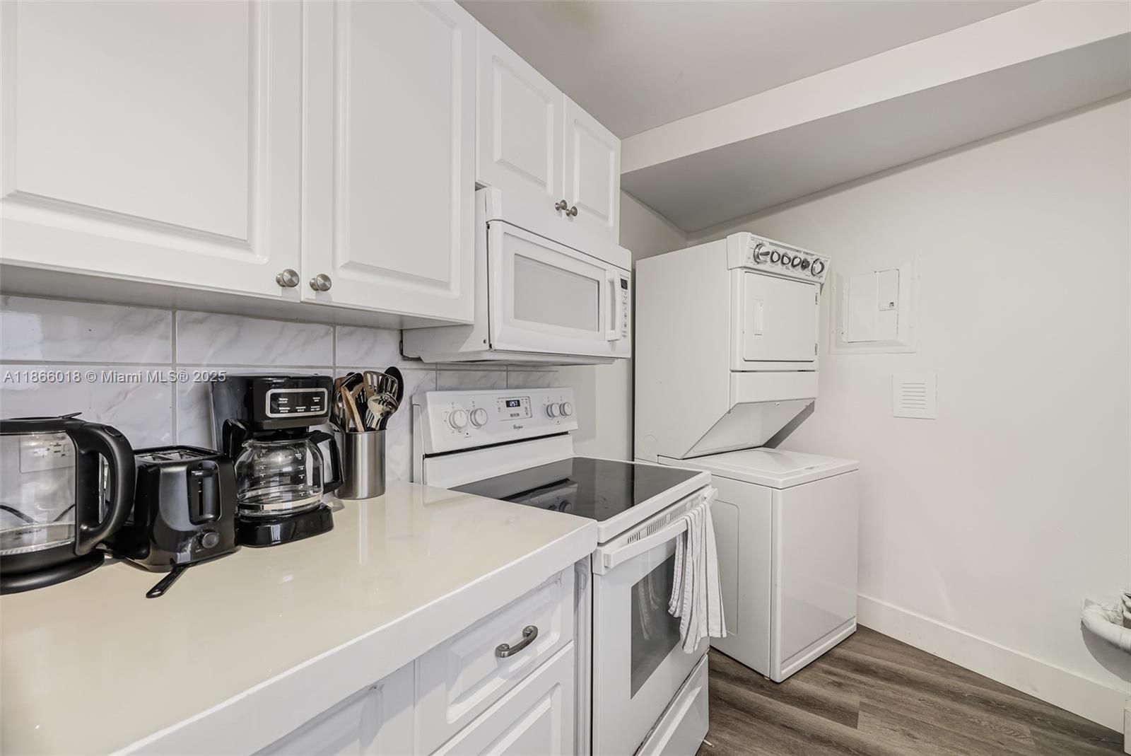 1881 Washington Ave # 4B