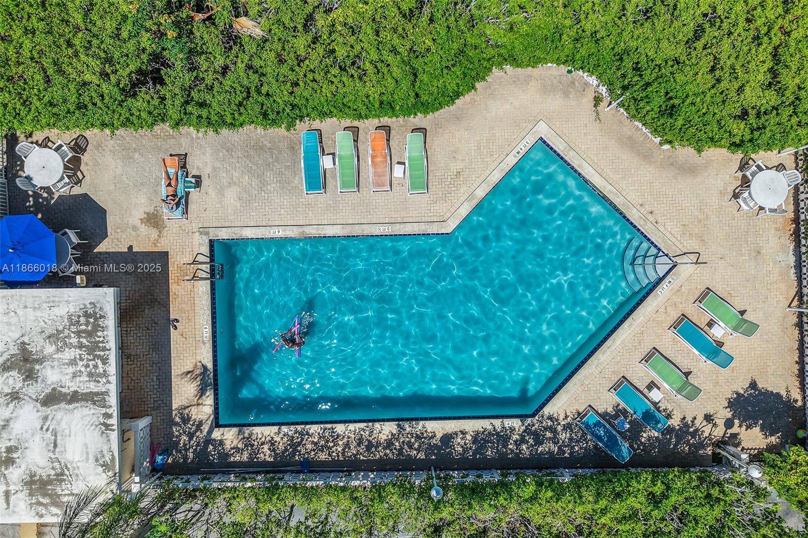 1881 Washington Ave # 4B