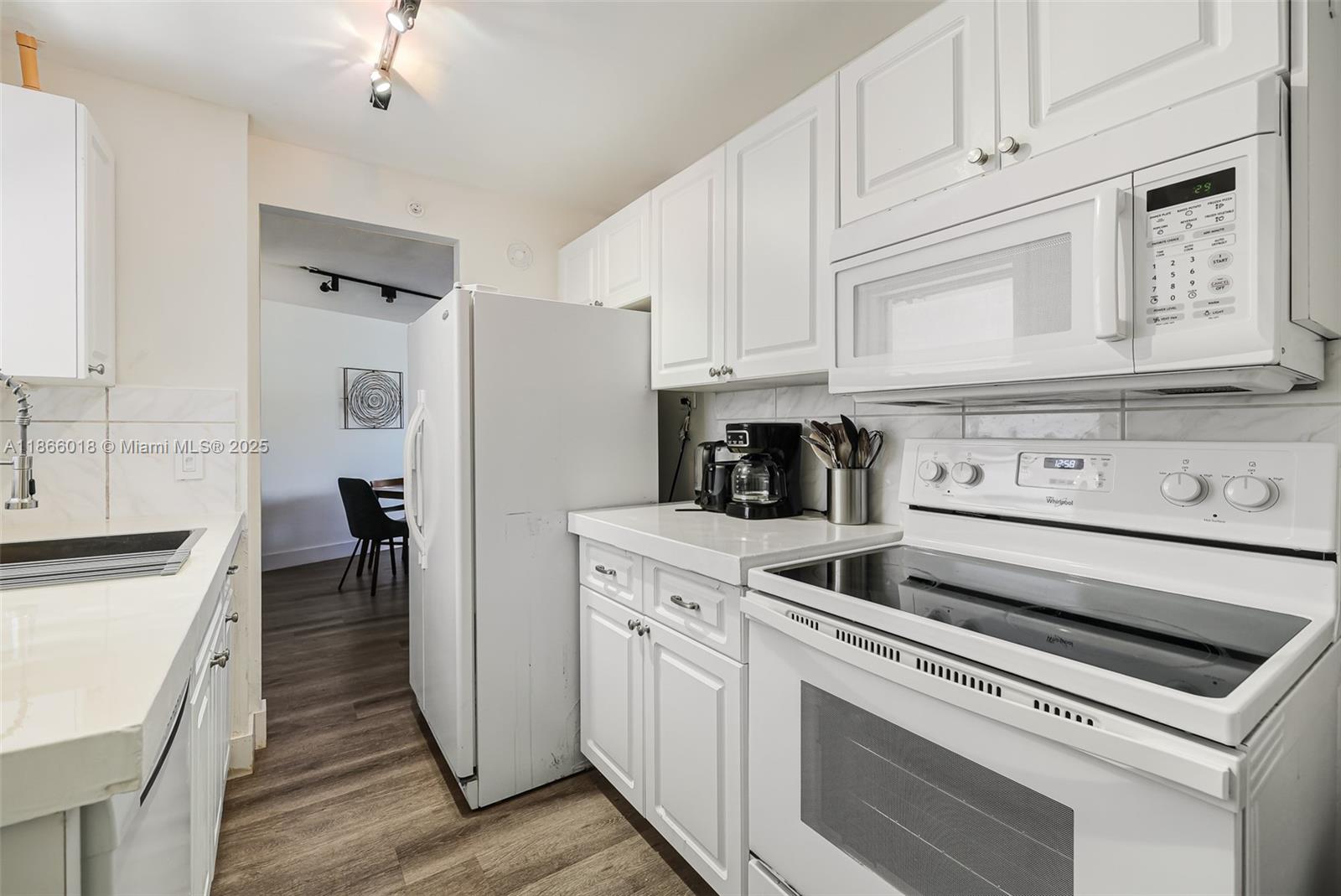 1881 Washington Ave # 4B