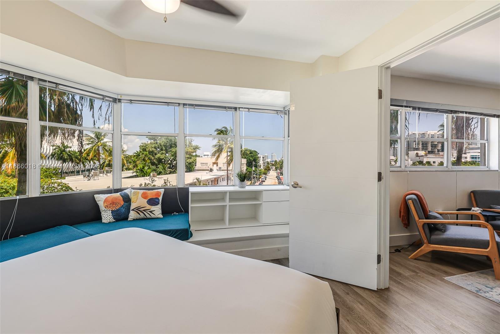 1881 Washington Ave # 4B