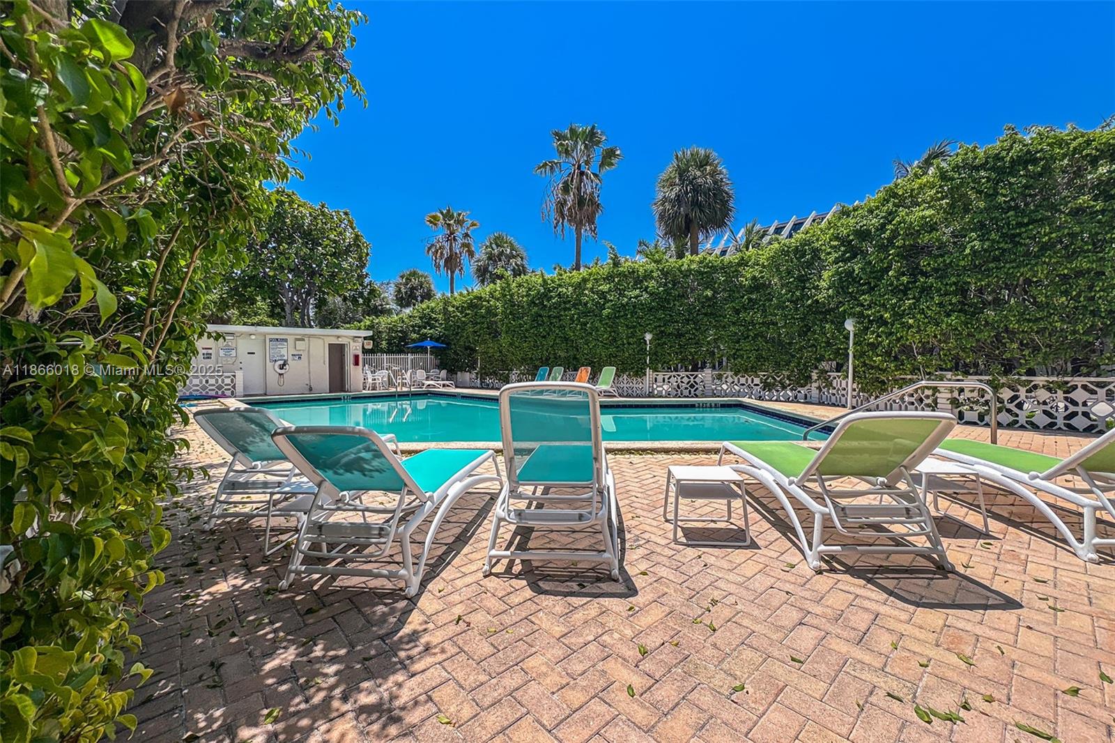 1881 Washington Ave # 4B