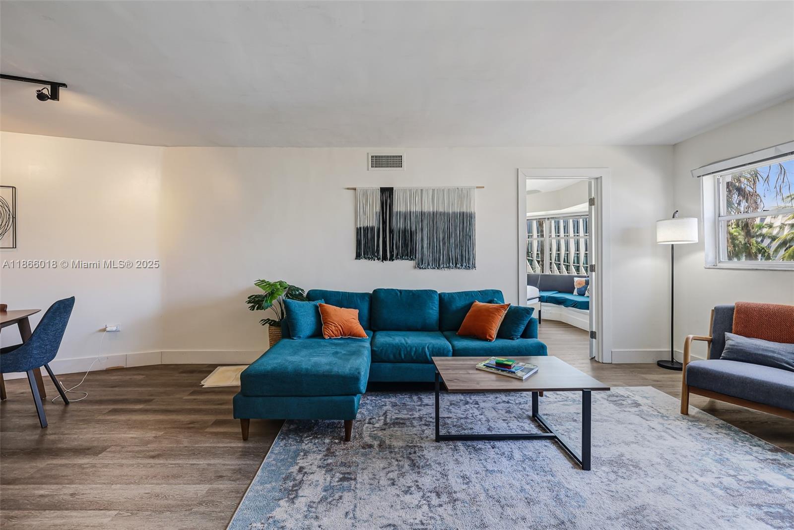 1881 Washington Ave # 4B