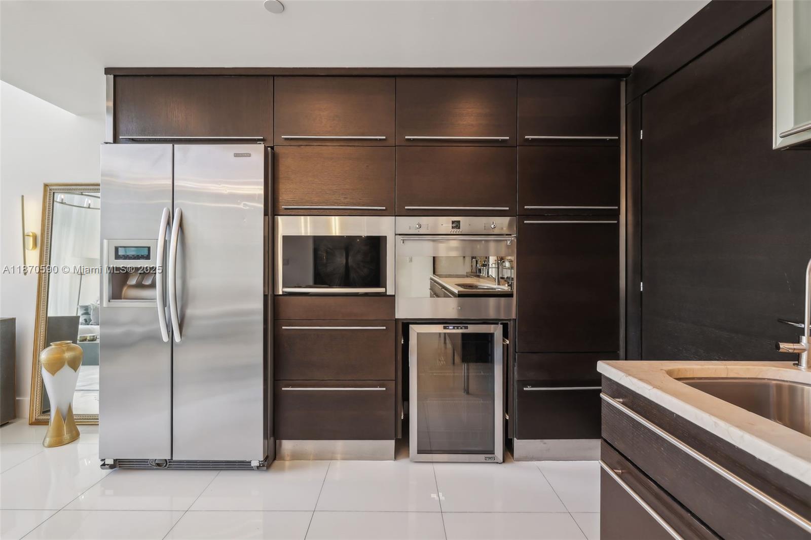 6000 Collins Ave # 304