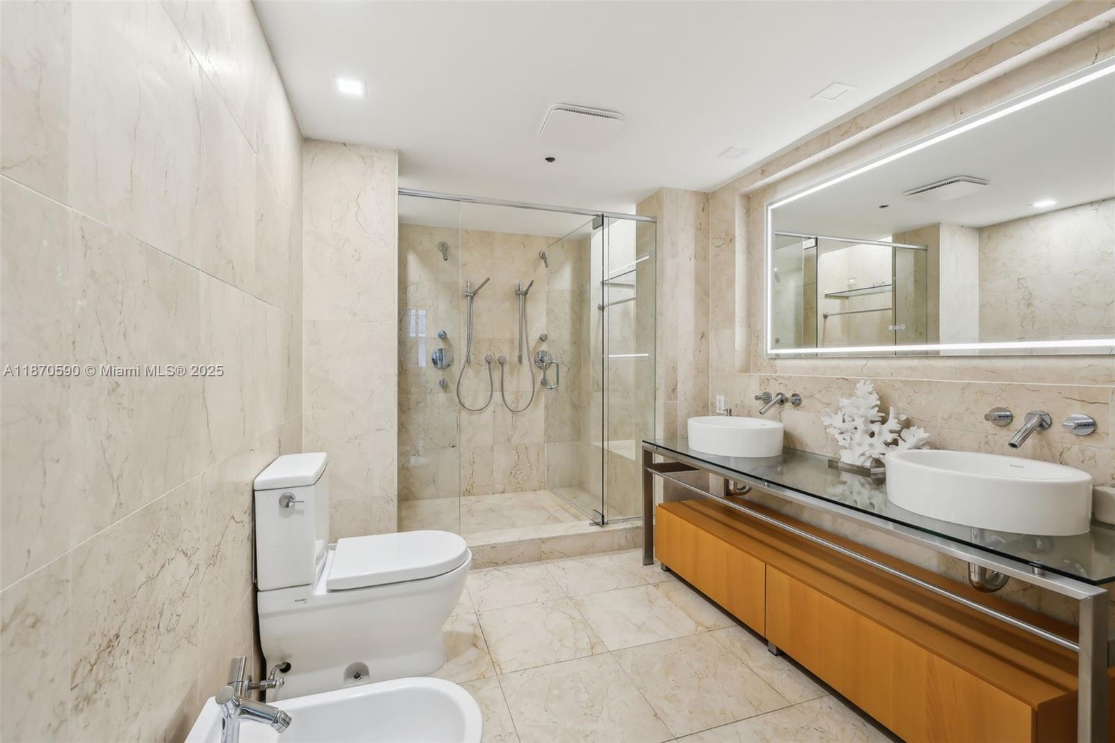 6000 Collins Ave # 304
