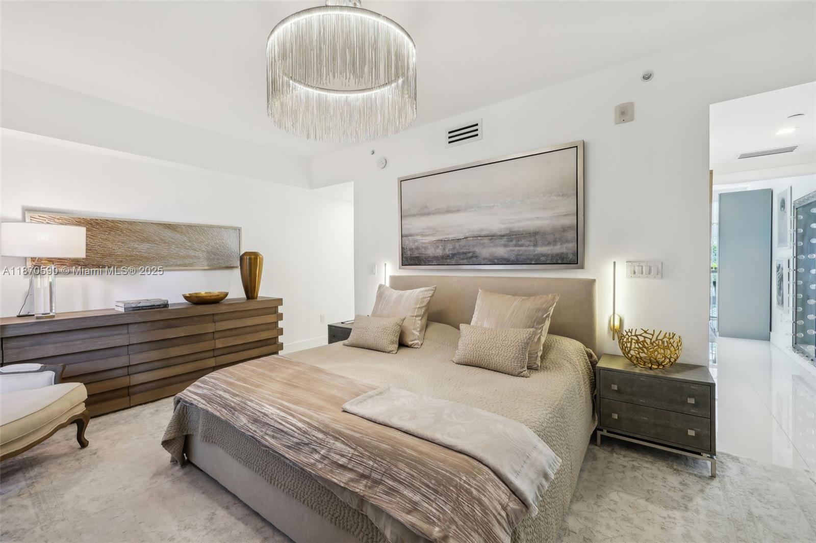 6000 Collins Ave # 304