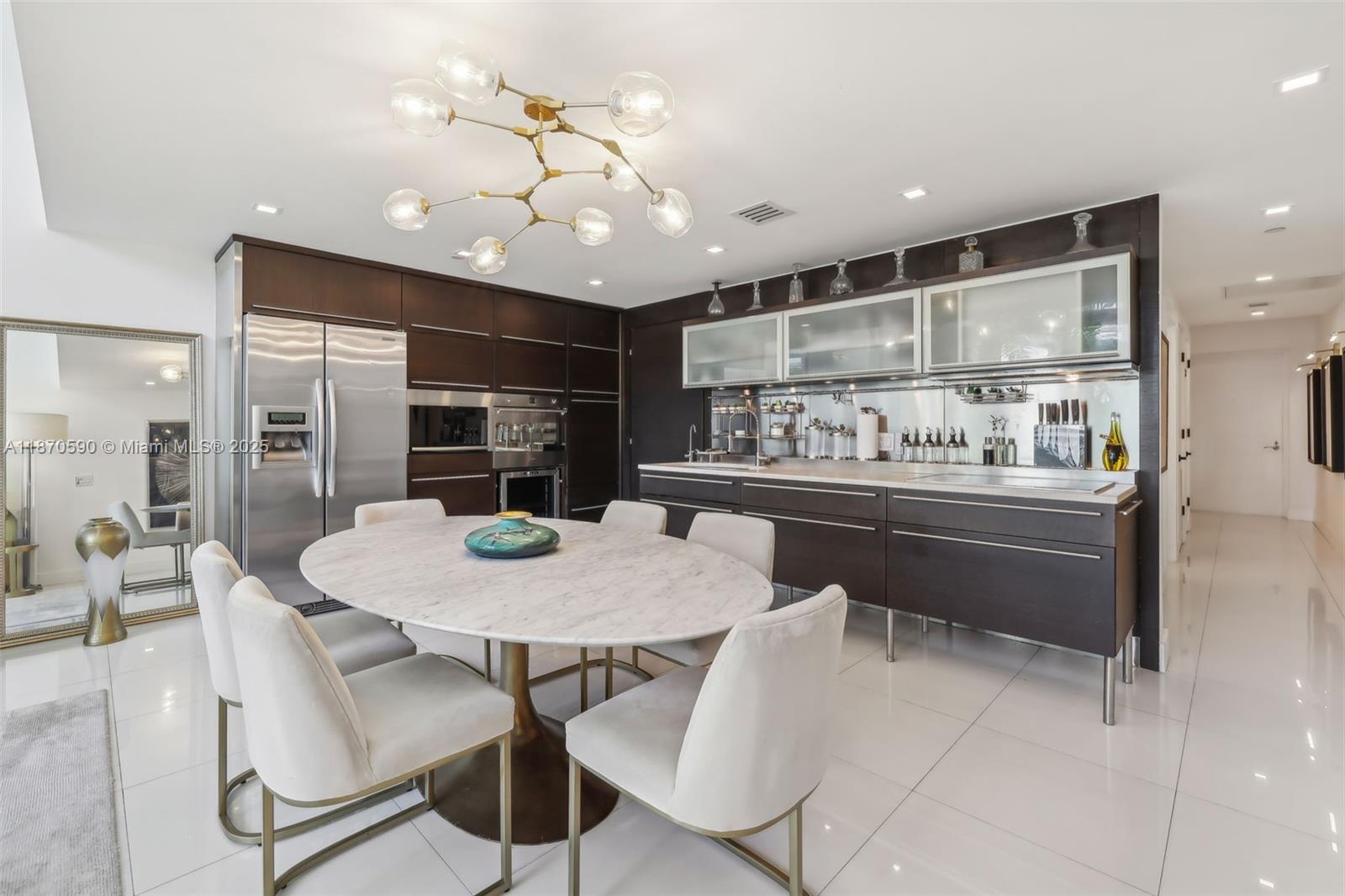 6000 Collins Ave # 304