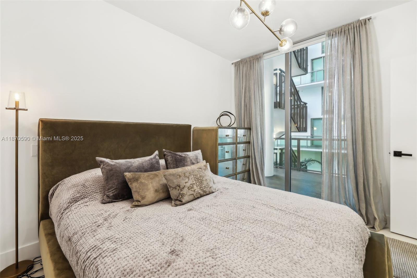 6000 Collins Ave # 304