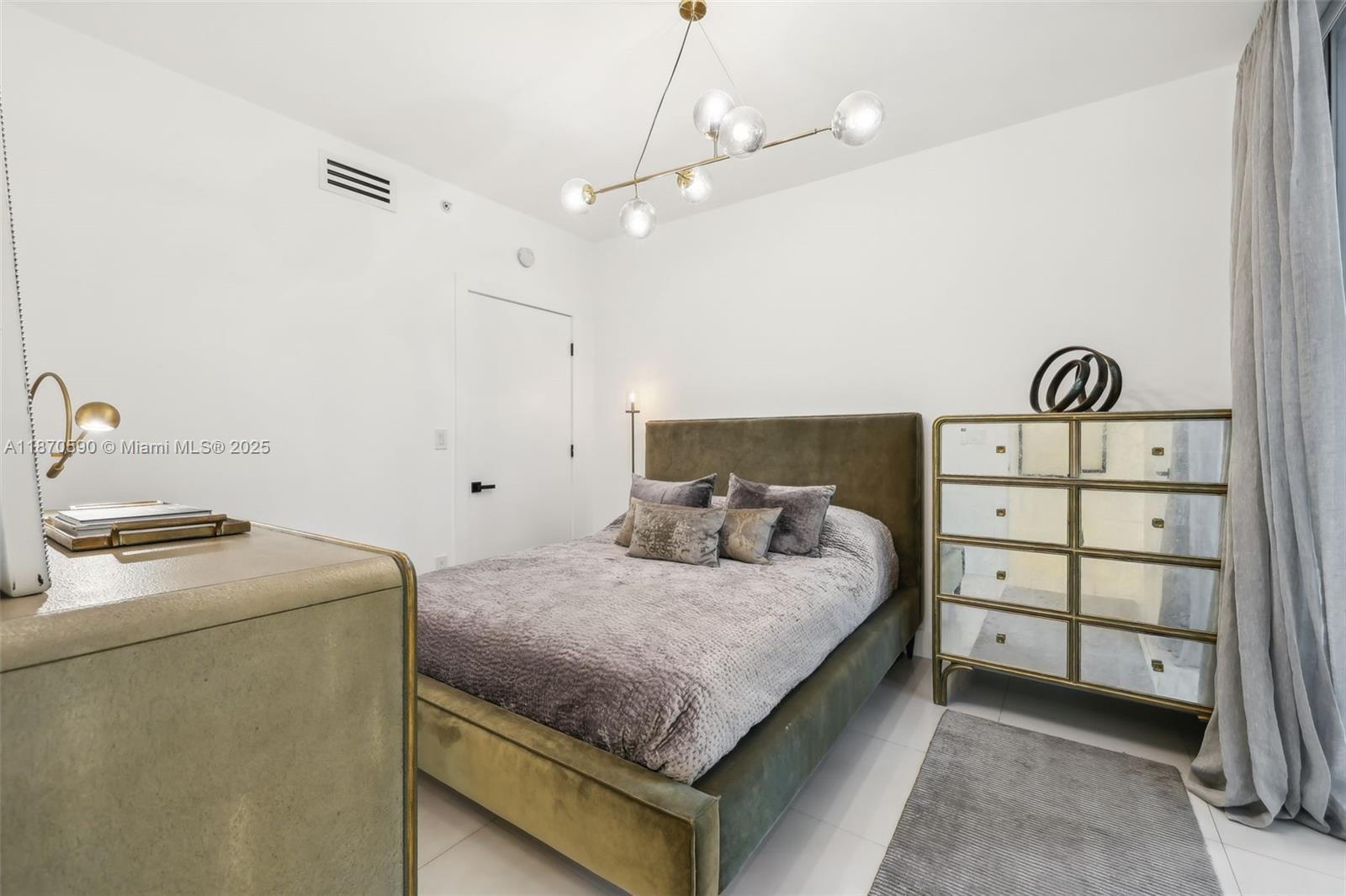 6000 Collins Ave # 304
