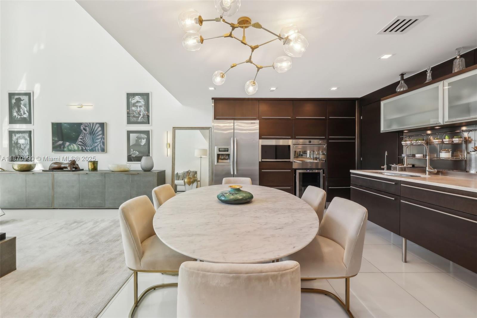 6000 Collins Ave # 304
