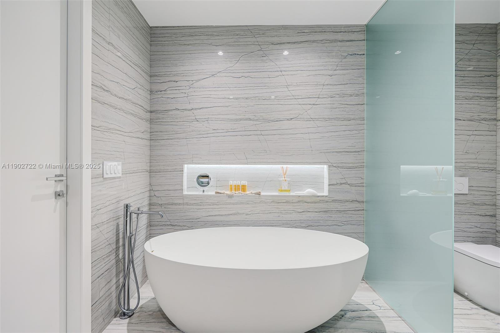 8701 Collins Ave # 904